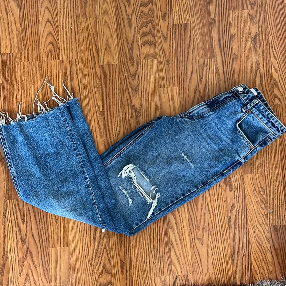 ZARA STRAIGHT LEG DISTRESSED JEANS